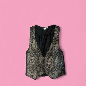 Chic Paisley Women's Vest in Black and Gold